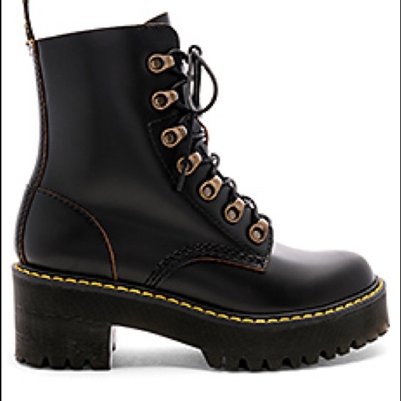 Dr. Martens Leona boot - Picture 2 of 3
